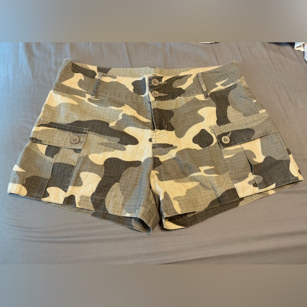 Vintage camo shorts